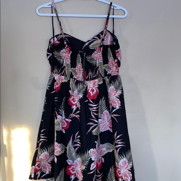 Floral Roxy Dress - Picture 4 of 7
